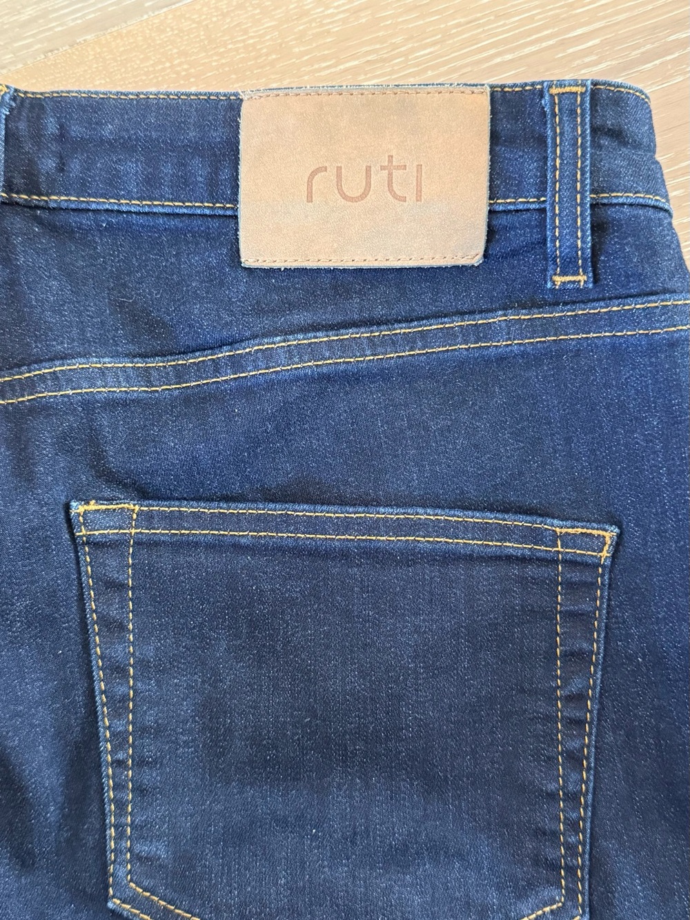 Ruti Ultimate Barrel Jean Nyx Dark Wash Size 8 Petite. Gently used. - Picture 4 of 4